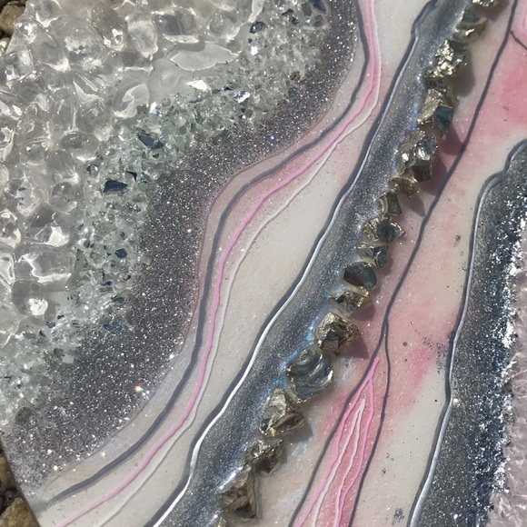 Pink goddess inspired Epoxy resin geode - Picture 2 of 8
